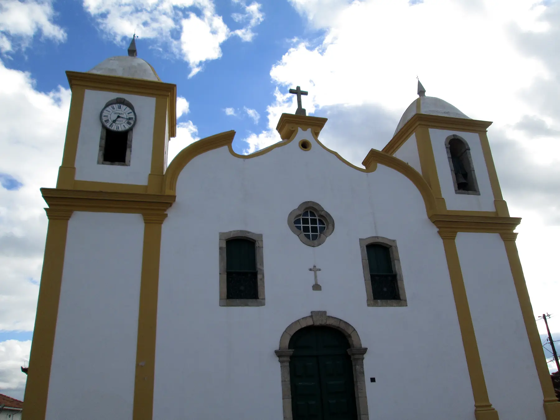 Matriz de Nossa Senhora de Nazaré no centro histórico de Cachoeira do Campo